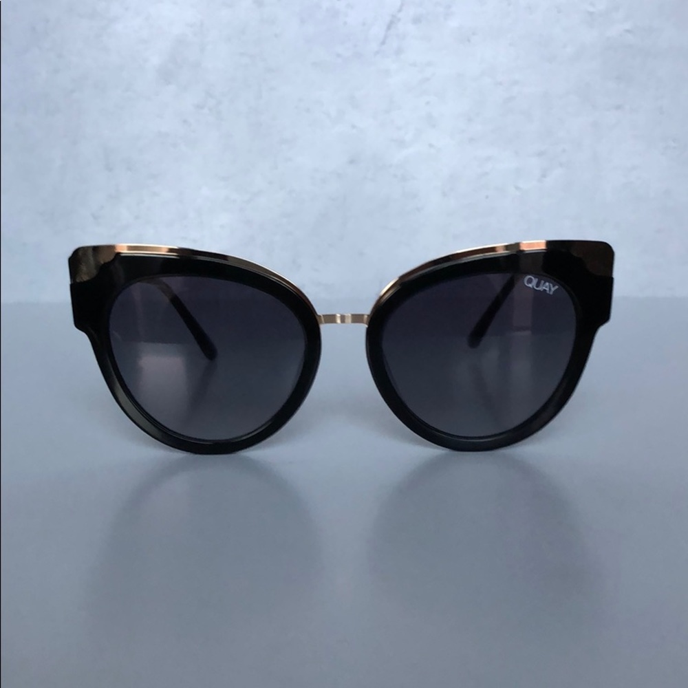Brand new cat eye Quay glasses with gold detail